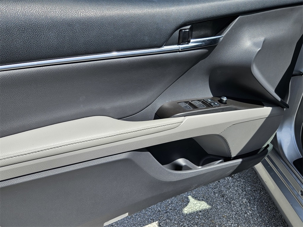 2022 Toyota Camry XLE photo 12