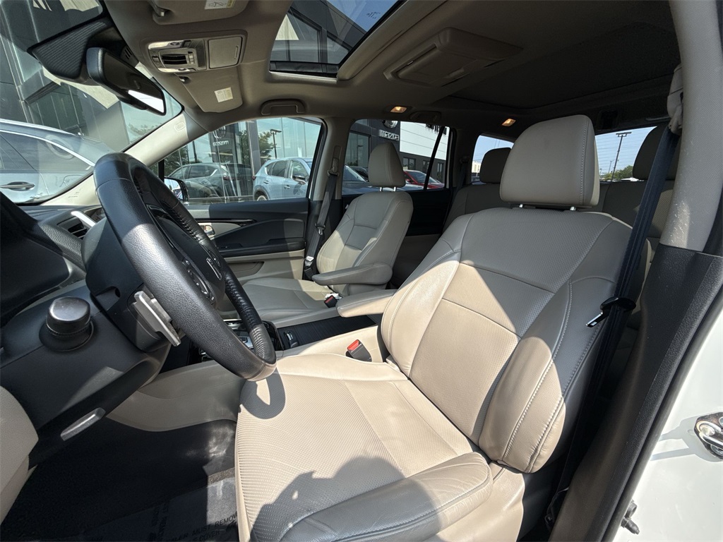 2016 Honda Pilot Elite photo 11