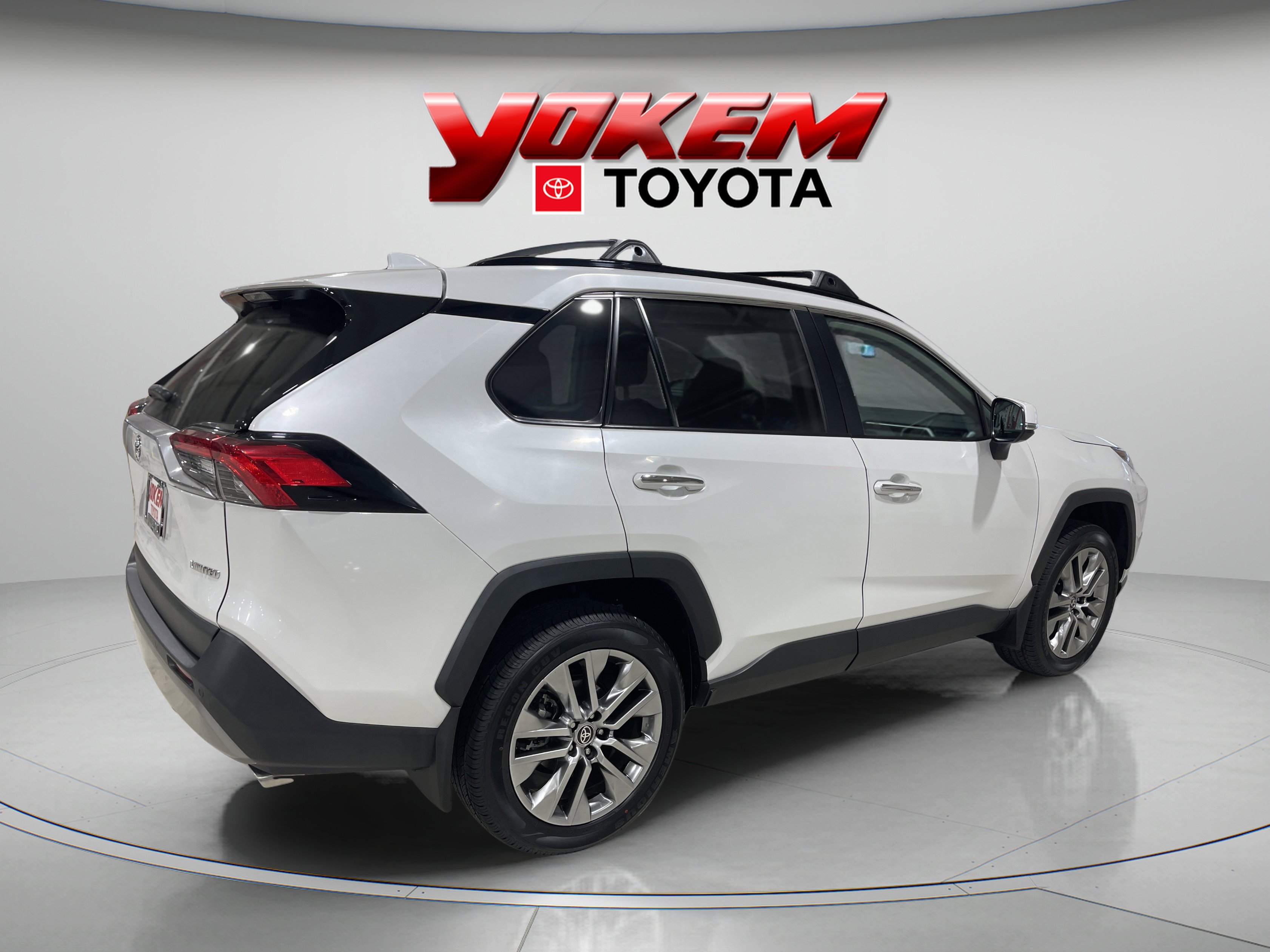 2023 Toyota RAV4 Limited photo 4