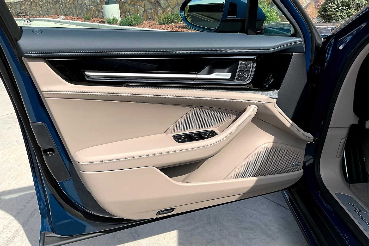 2025 Porsche Panamera 4 E-Hybrid photo 19