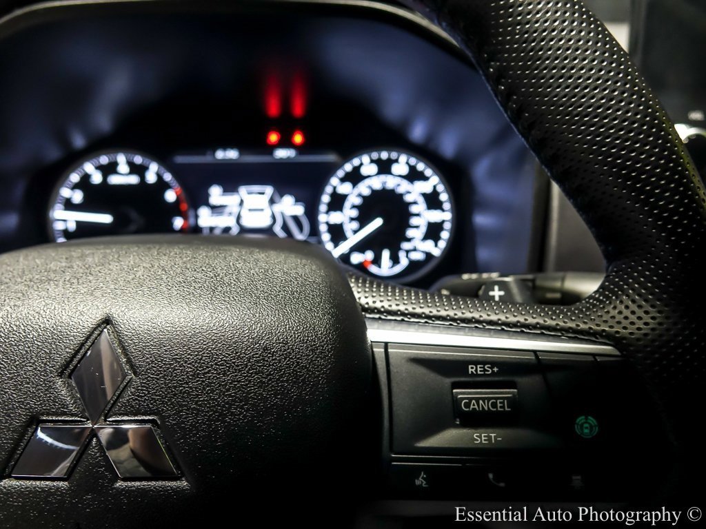 2023 MITSUBISHI OUTLANDER - Image 18