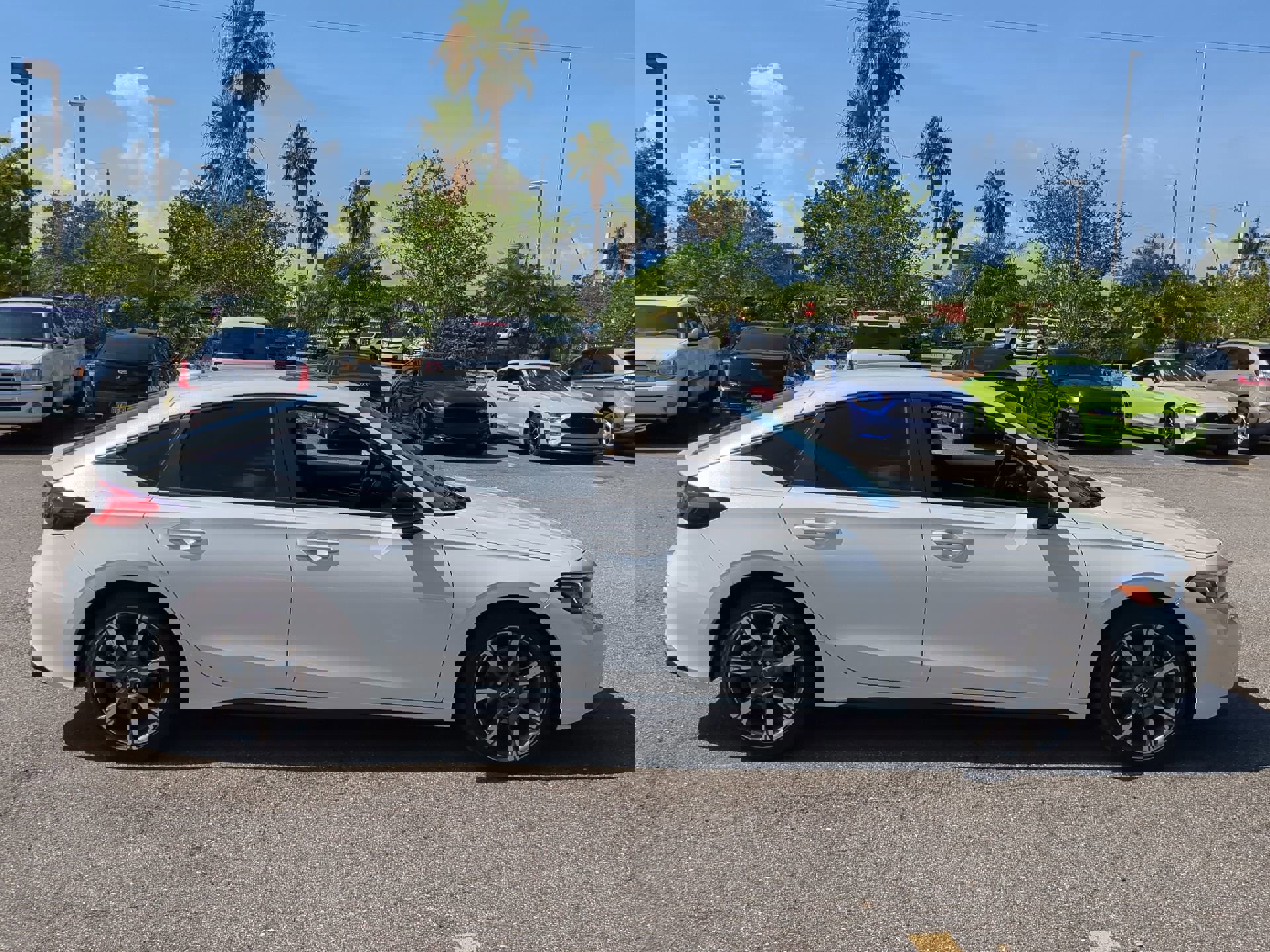 2025 Honda Civic Hatchback Hybrid Sport Touring photo 4