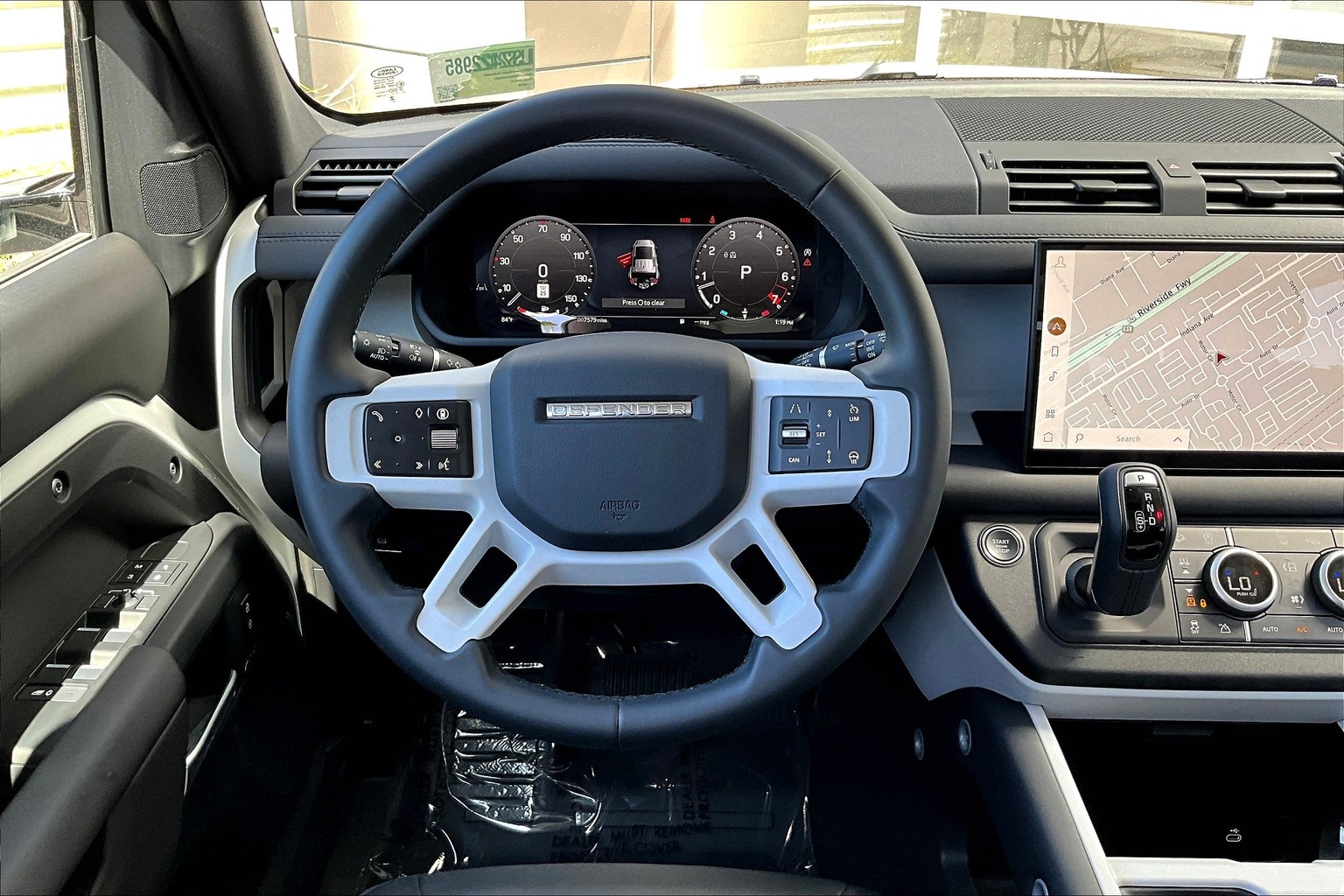 2025 Land Rover Defender 110 S photo 3