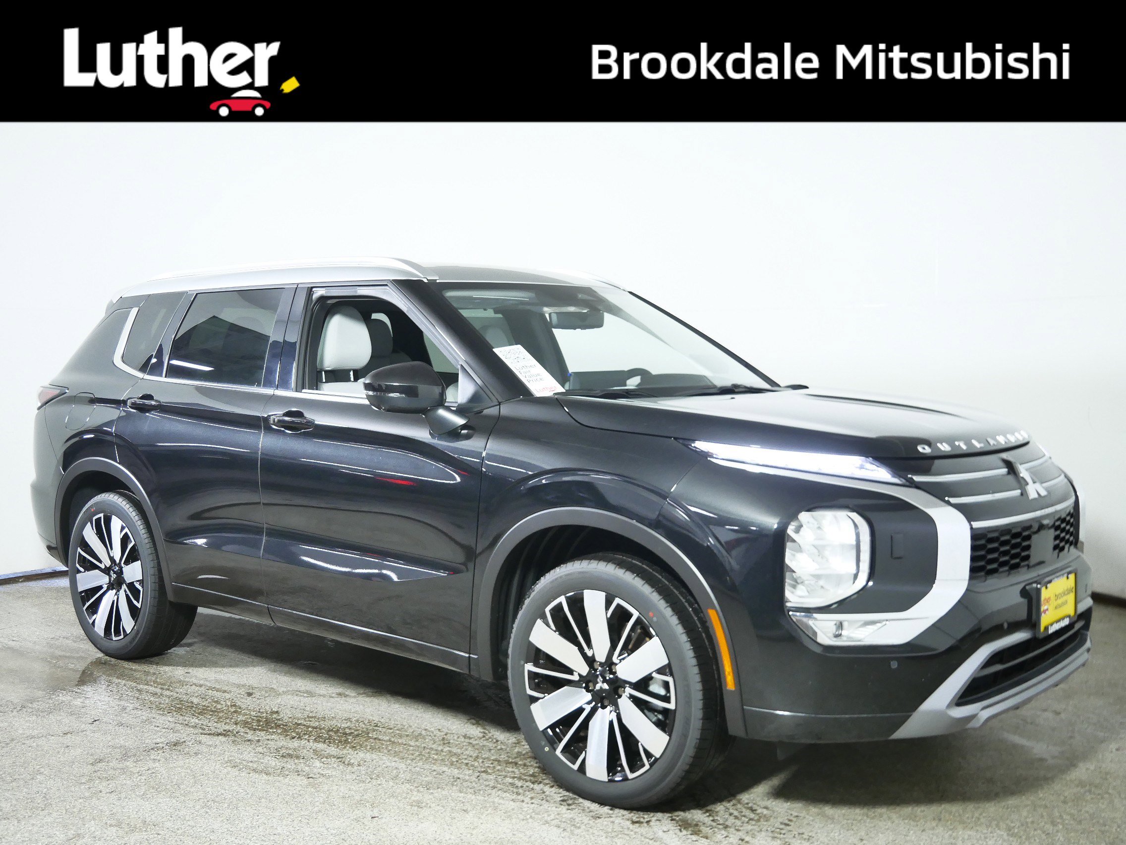 2025 Mitsubishi Outlander SEL Platinum Edition's photo