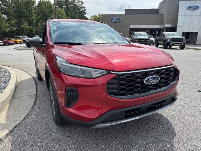 2026 Ford Escape ST-Line photo 3