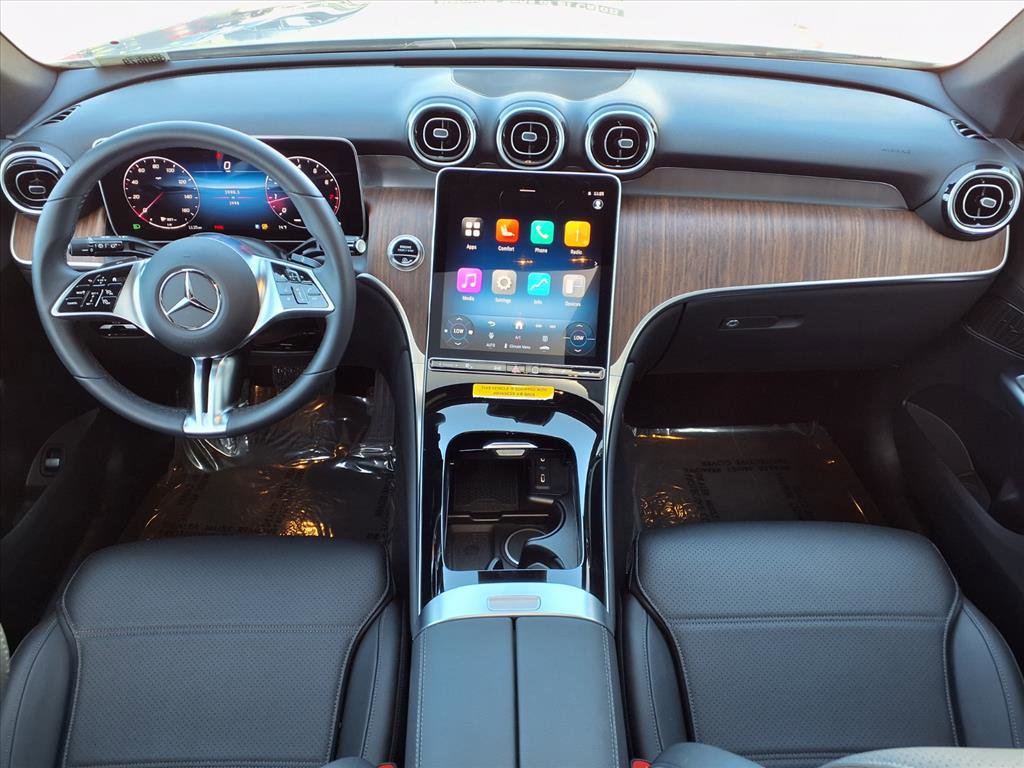 2025 Mercedes Benz GLC 300 photo 4