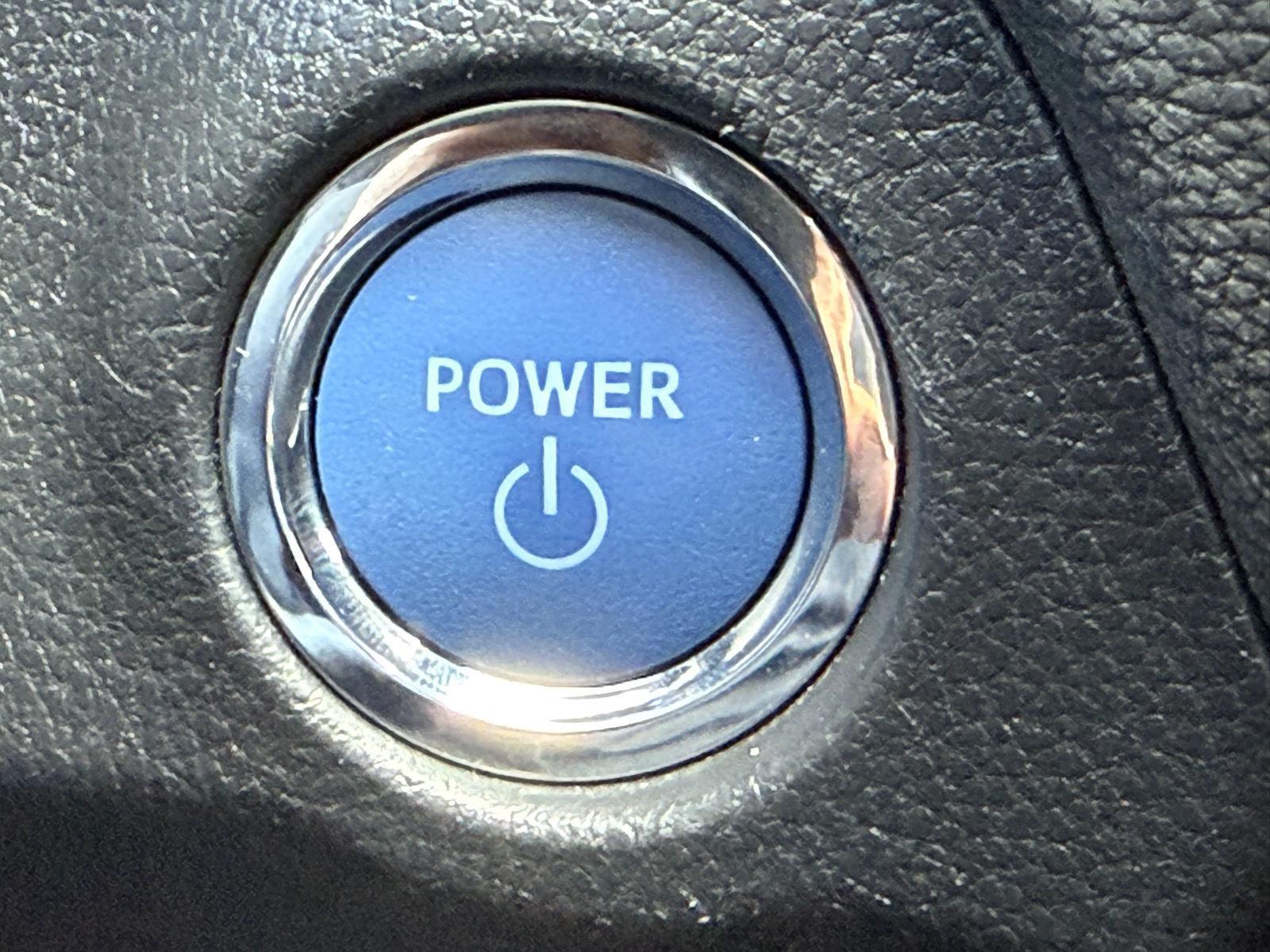 2021 Toyota RAV4 Hybrid XLE photo 24