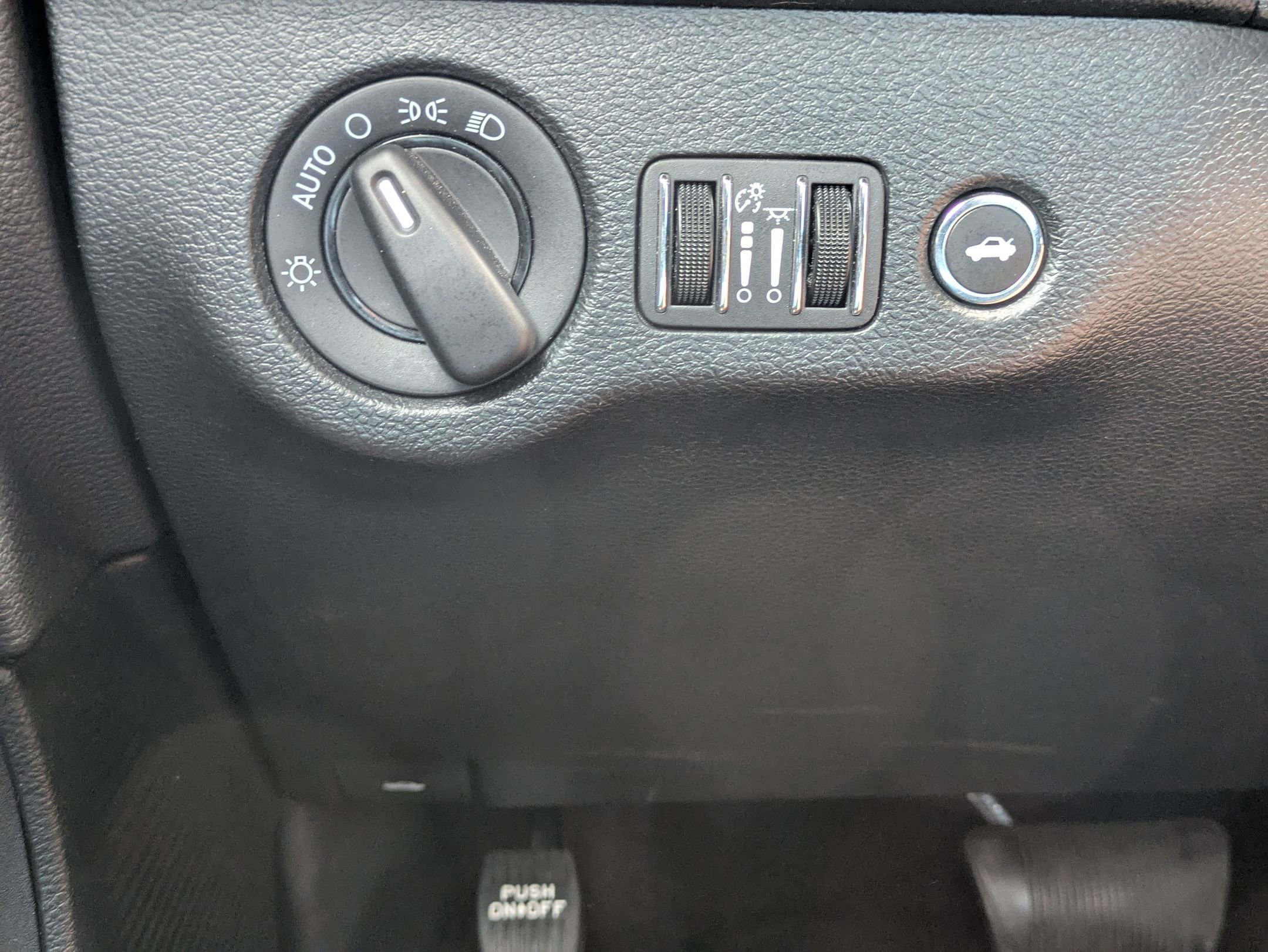 2018 Dodge Challenger SXT photo 20