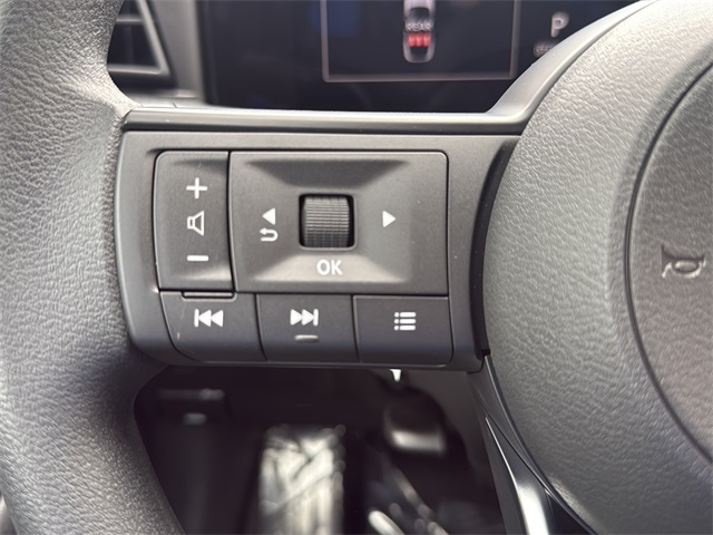 2025 Nissan Kicks SV photo 17