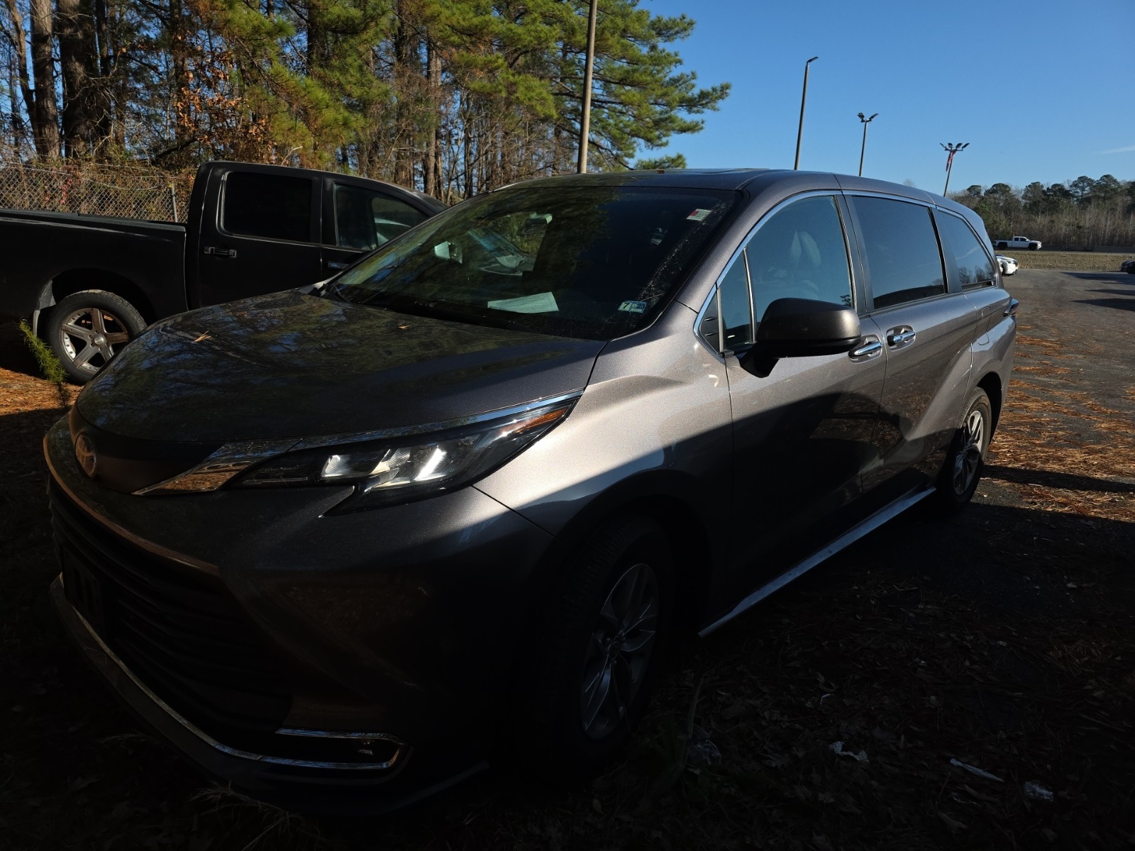 2022 Toyota Sienna XLE's photo