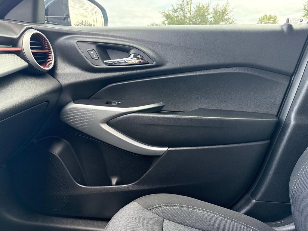 2025 Chevrolet Trax photo 23