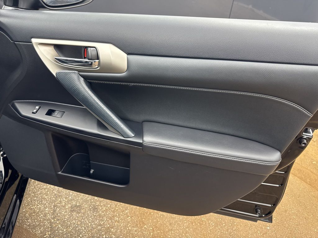 2014 Lexus CT 200h photo 23