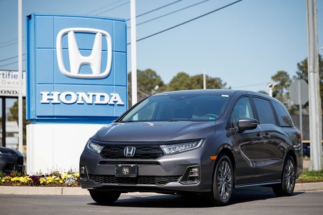 2026 Honda Odyssey Touring's photo