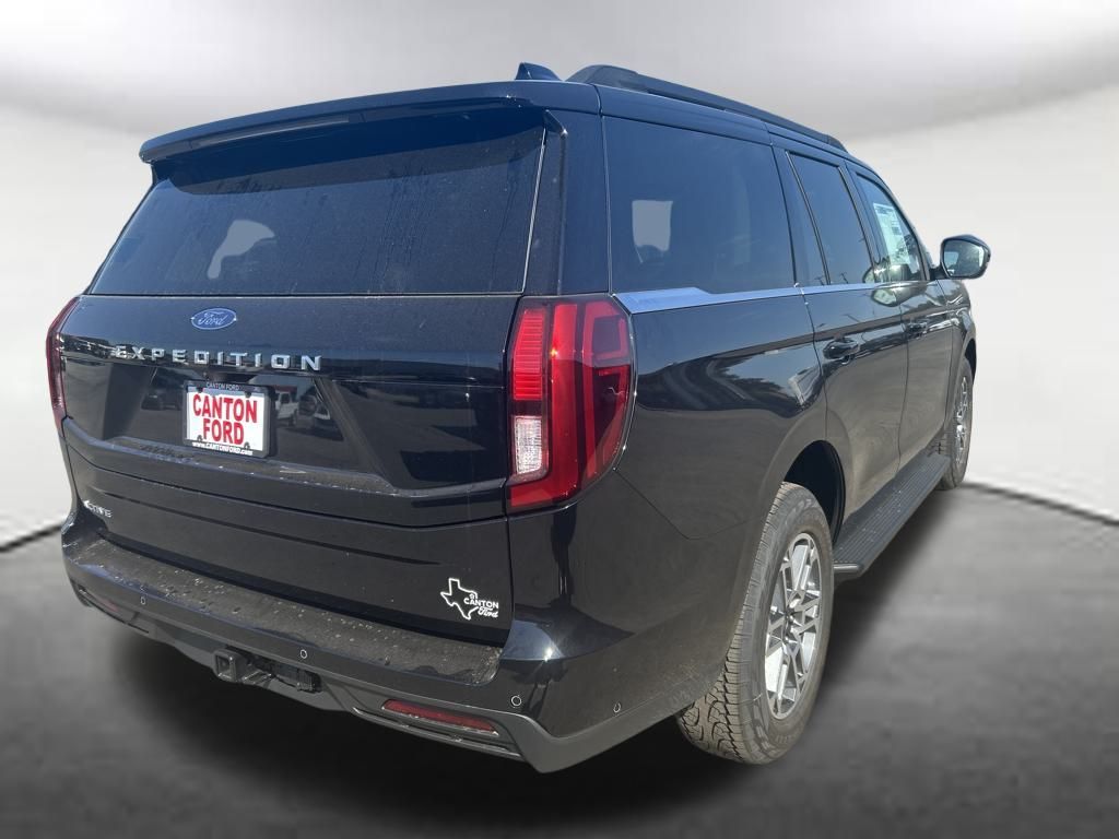 2025 Ford Expedition photo 2