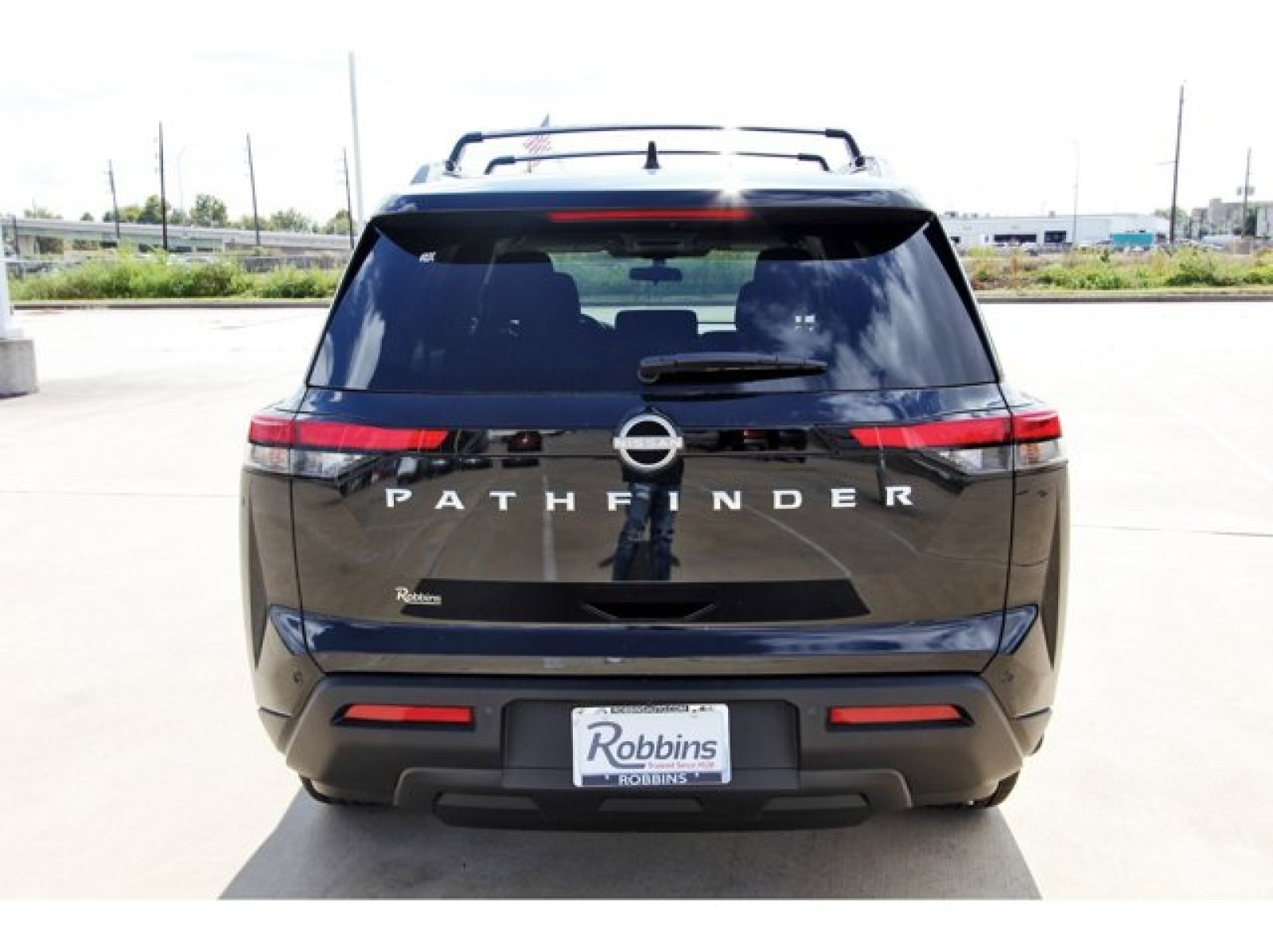 2025 Nissan Pathfinder SV photo 4