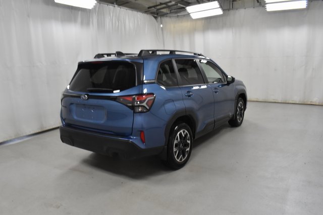 2025 Subaru Forester Premium photo 3