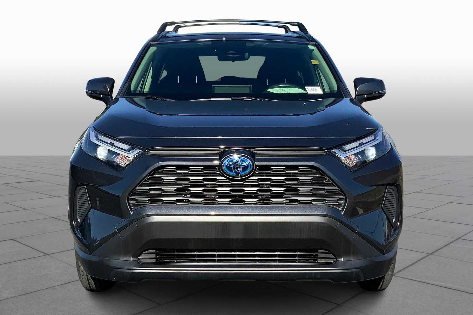 2023 Toyota RAV4 Hybrid XLE photo 3