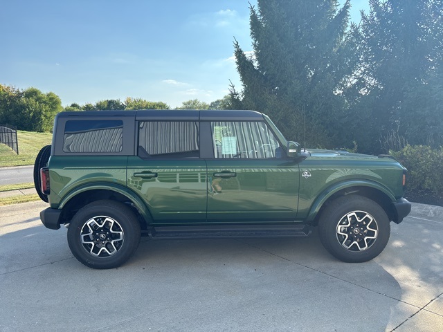 2025 Ford Bronco Outer Banks photo 3