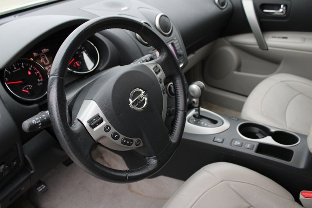 2013 Nissan Rogue SL photo 4