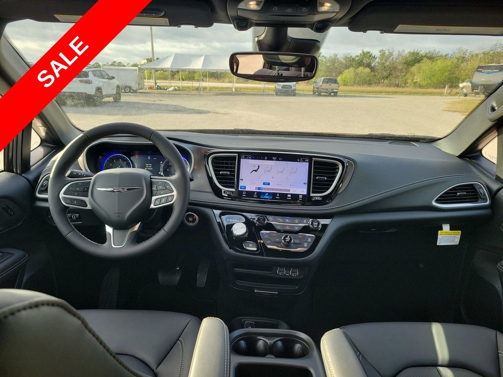 2025 Chrysler Pacifica photo 9