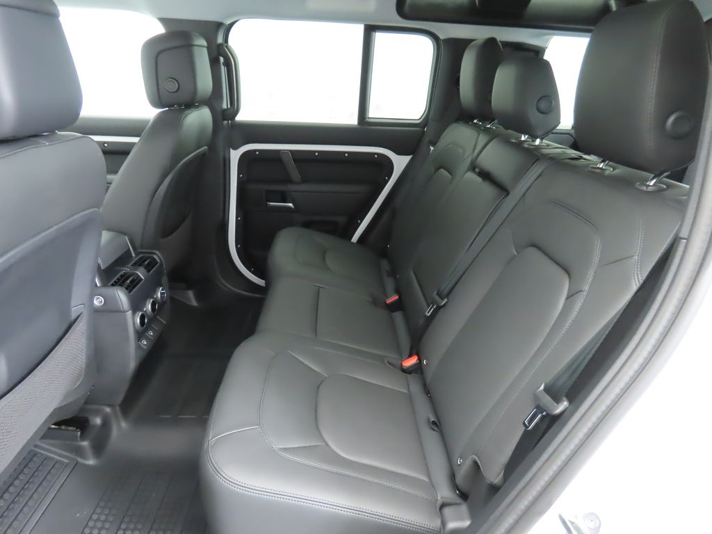 2025 Land Rover Defender 110 S photo 19