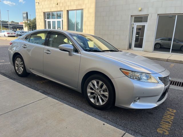 2014 Lexus ES 300h photo 3