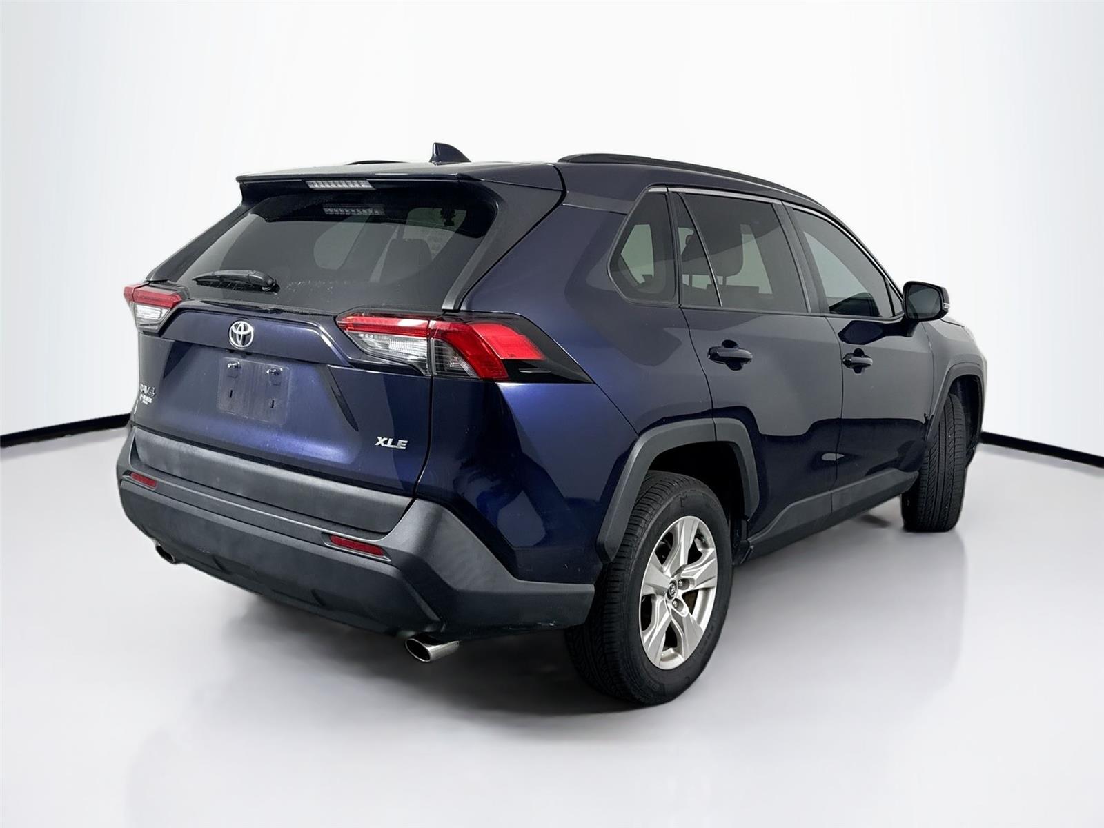 2020 Toyota RAV4 XLE photo 6