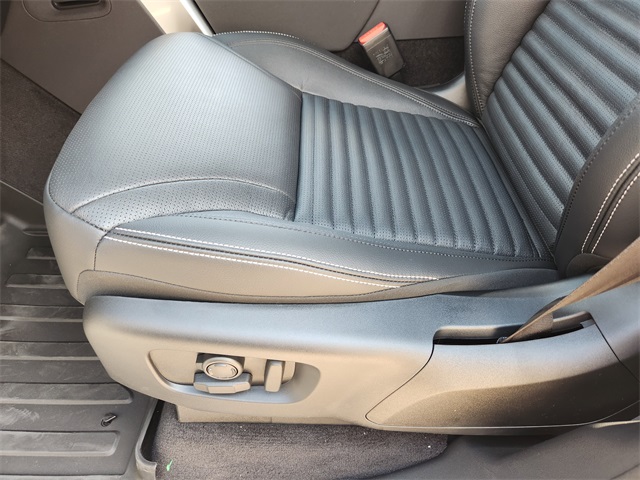 2025 Land Rover Discovery S photo 11