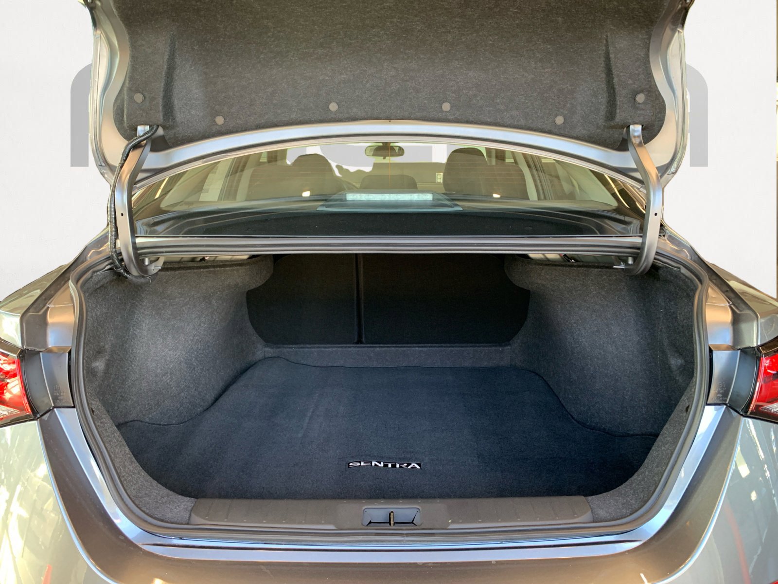 2025 Nissan Sentra S photo 12