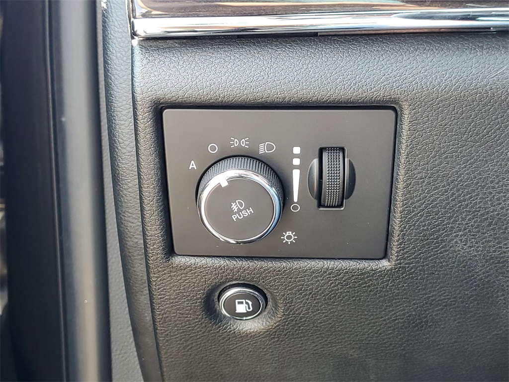 2014 Jeep Grand Cherokee Overland photo 20