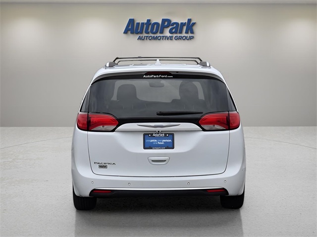 2018 Chrysler Pacifica Touring L photo 6