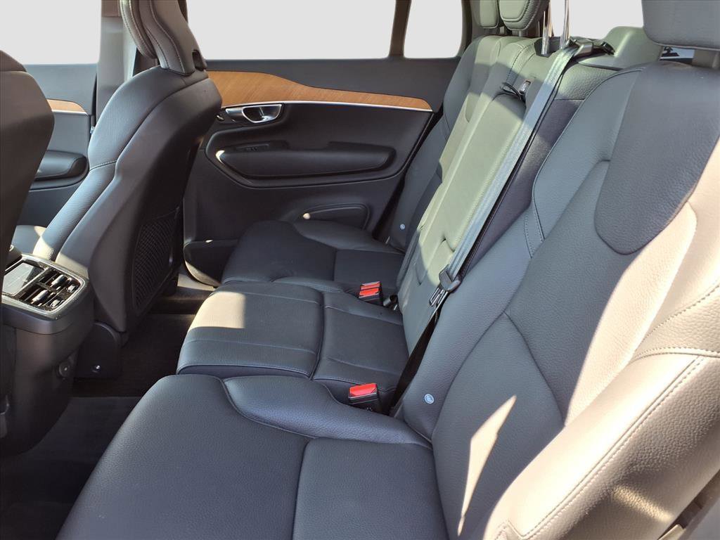 2025 Volvo XC90 B5 Plus photo 13
