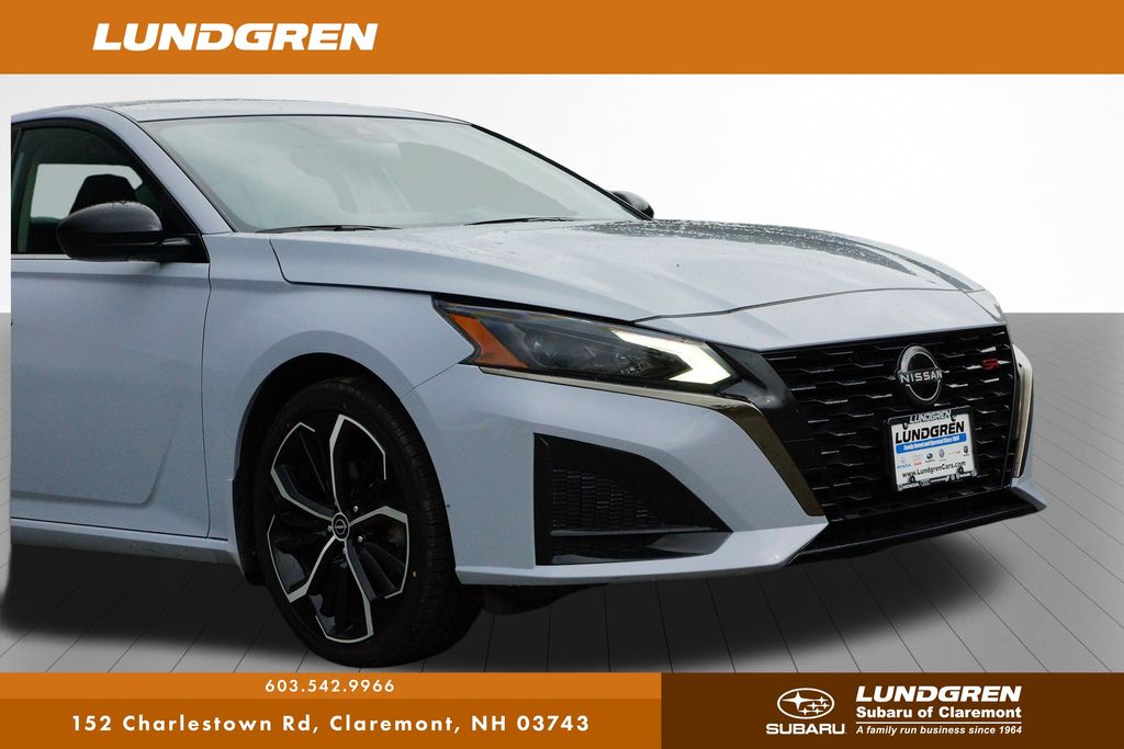 2024 Nissan Altima 2.5 SR photo 11