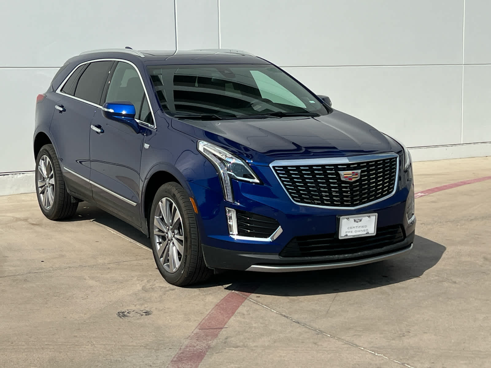 2025 Cadillac XT5 Premium Luxury photo 2