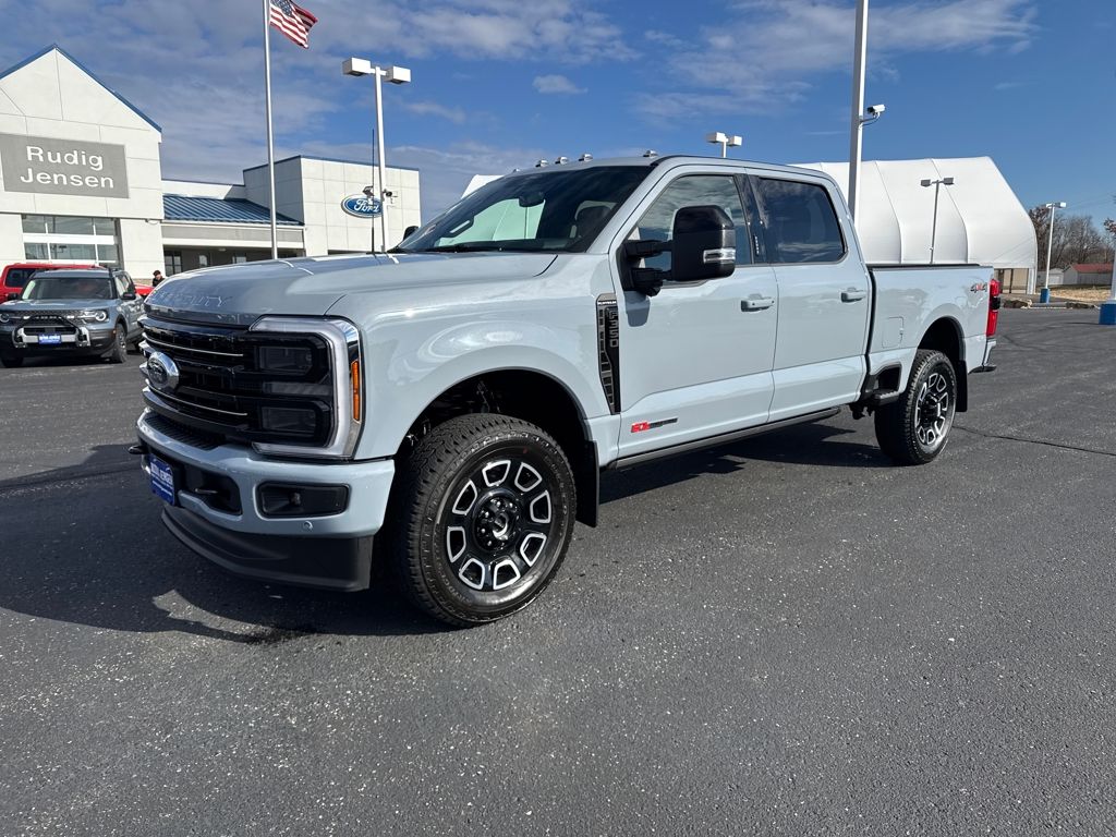 2026 Ford F-350 Super Duty Platinum's photo