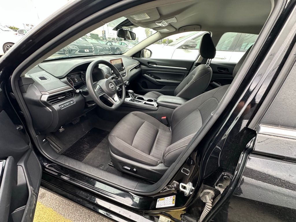 2023 Nissan Altima 2.5 SV photo 5