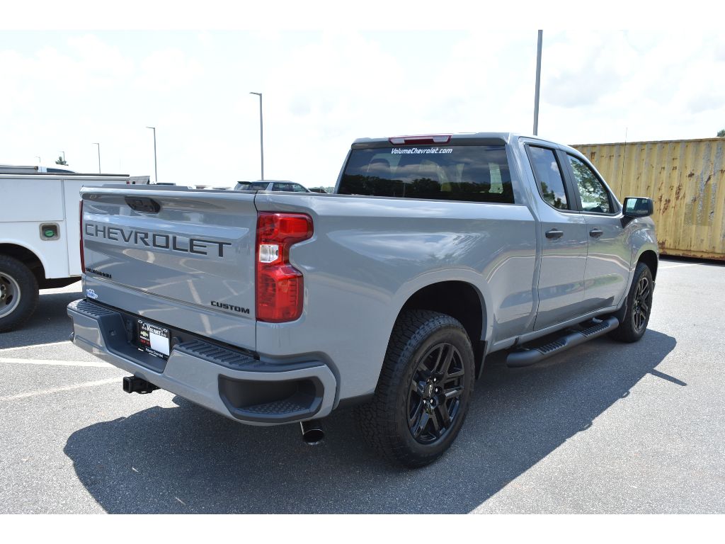 2025 Chevrolet Silverado 1500 Custom photo 4