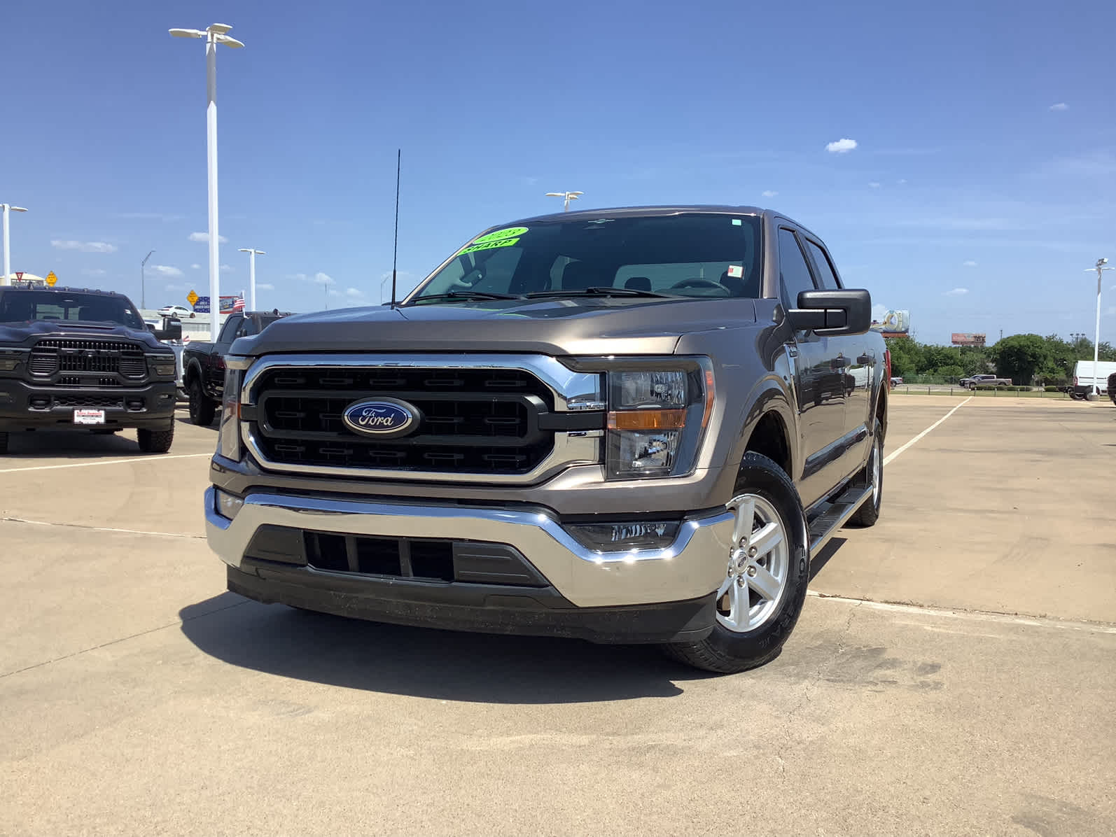 2023 Ford F-150 XLT photo 2