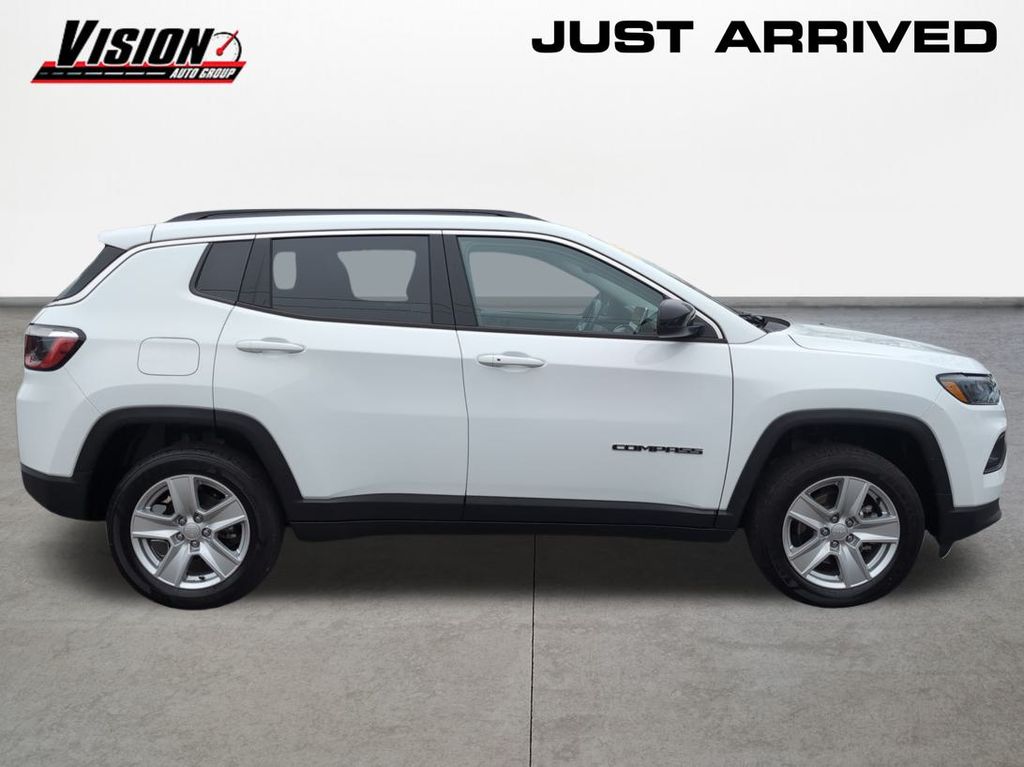 2022 Jeep Compass Latitude photo 4