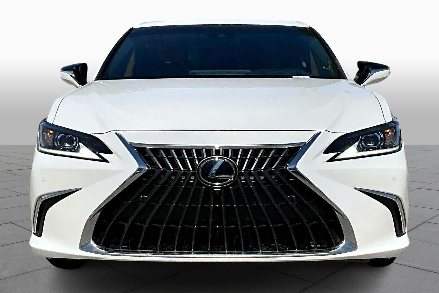 2024 Lexus ES 300h Luxury photo 3