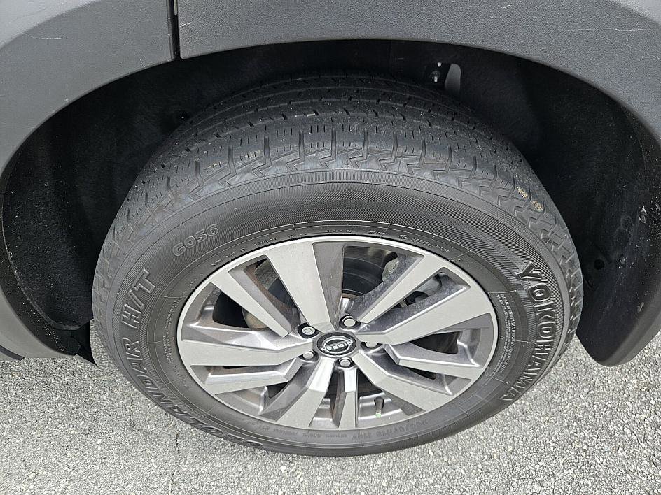 2023 Nissan Pathfinder SL photo 18