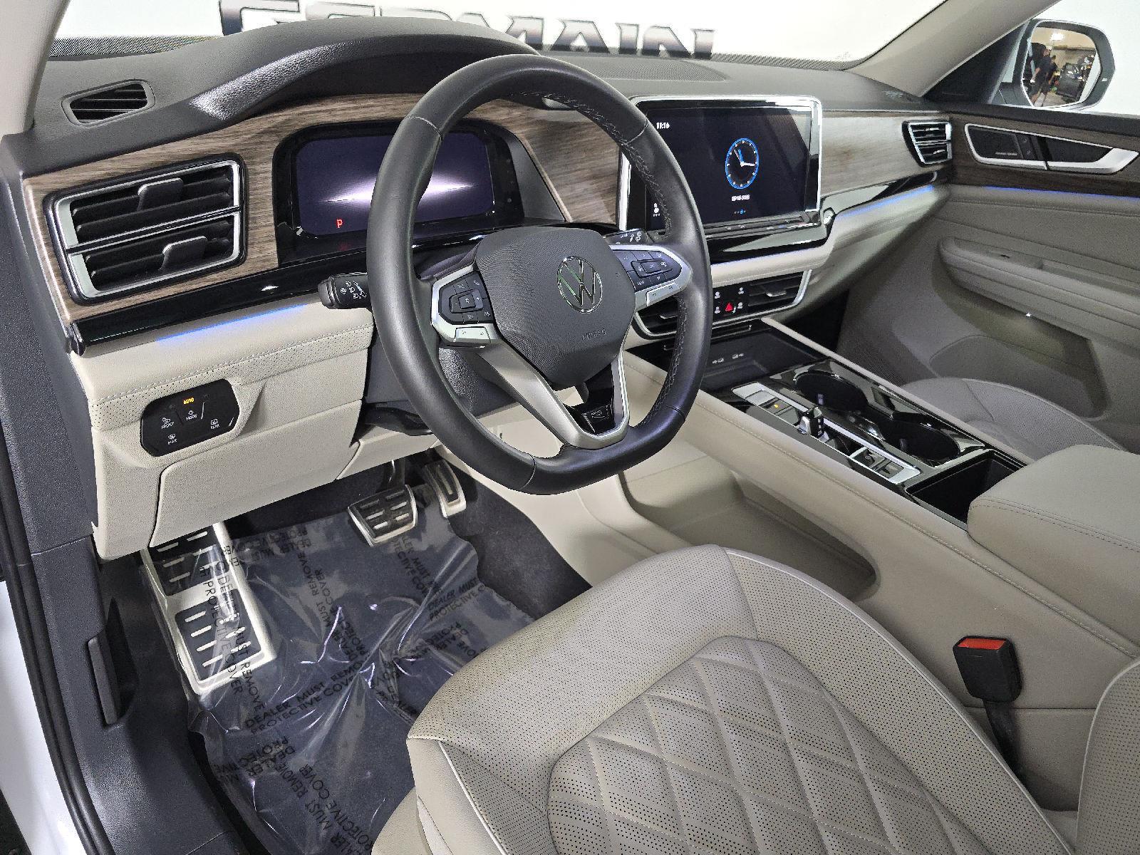 2024 Volkswagen Atlas SEL Premium R-Line photo 15