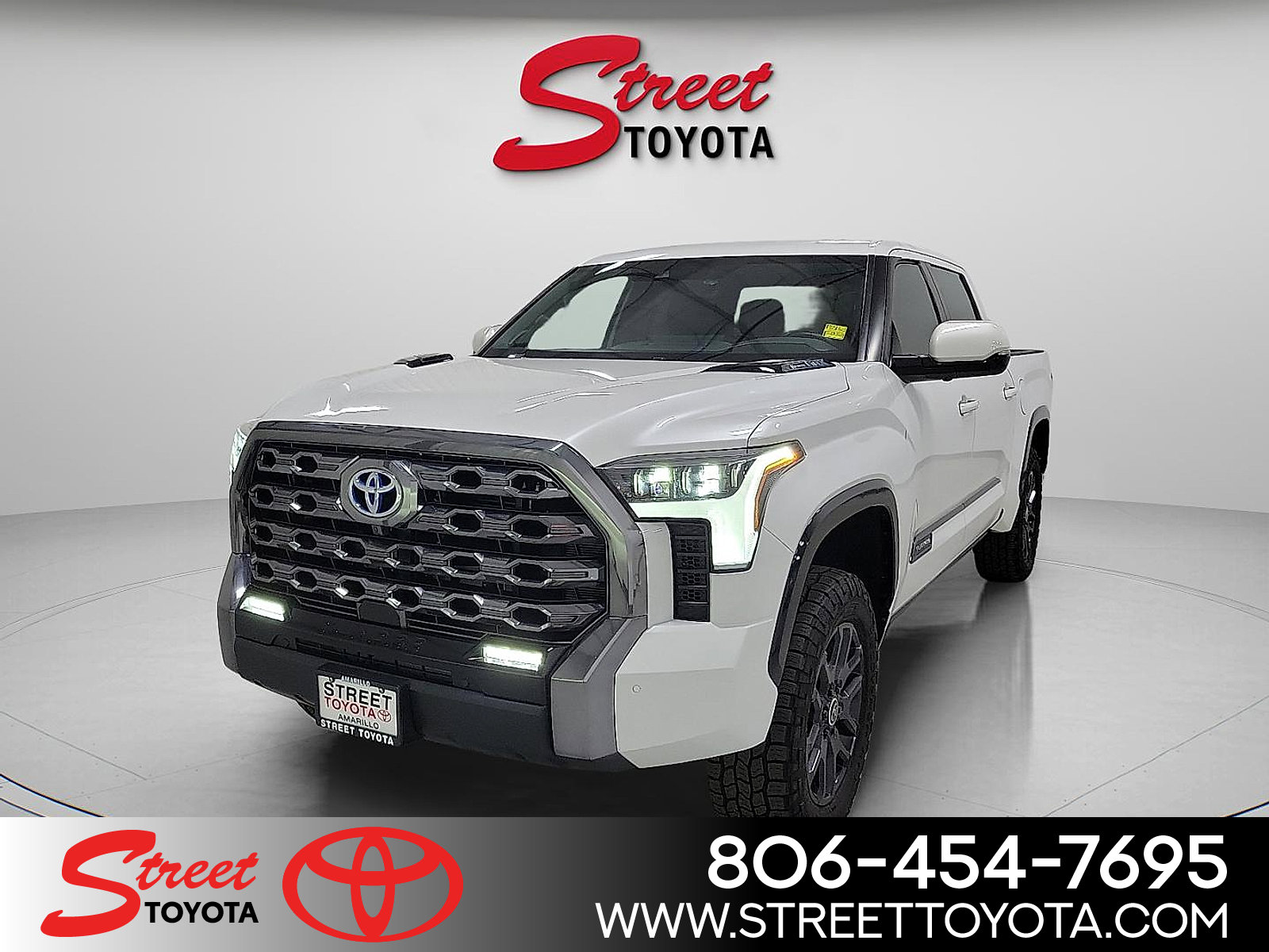 2024 Toyota Tundra Platinum's photo