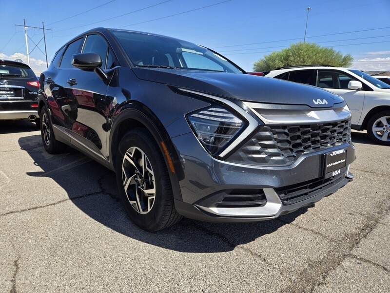 2024 Kia Sportage LX photo 2