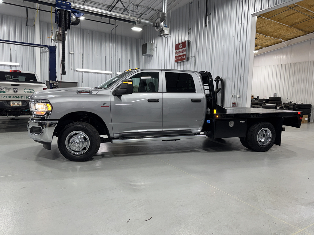 2024 Ram 3500 Tradesman photo 2