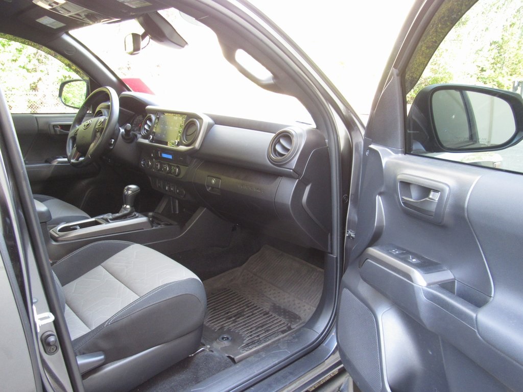 2023 Toyota Tacoma TRD Off-Road photo 20