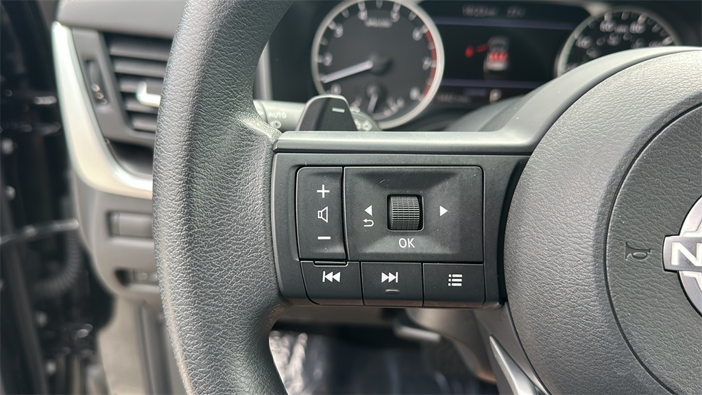 2024 Nissan Rogue SV photo 15