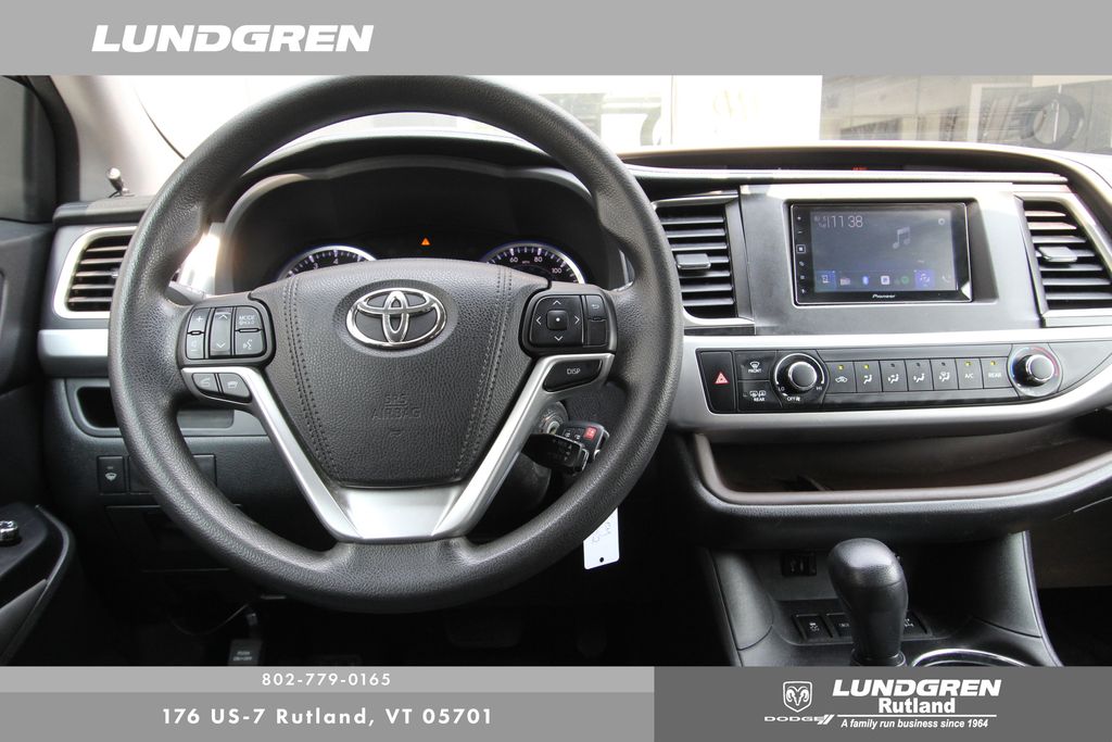 2015 Toyota Highlander LE Plus photo 5