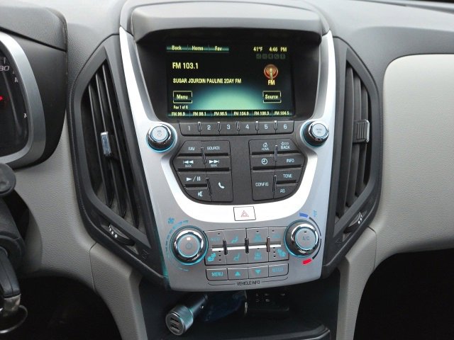 2016 Chevrolet Equinox LT photo 2