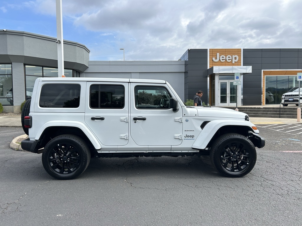 2024 Jeep Wrangler Sahara 4xe photo 5